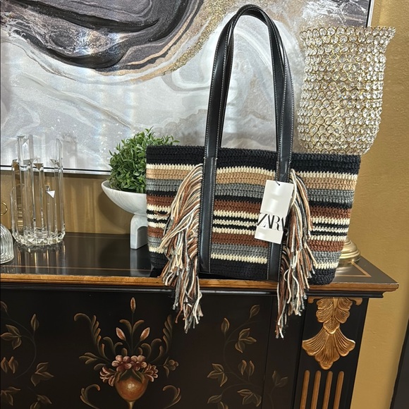 New Zara Tote - Picture 1 of 5